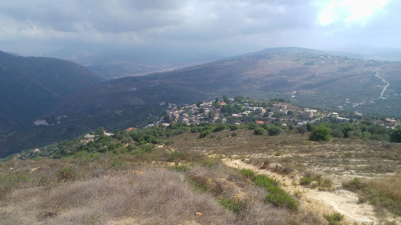 Vue du village de Deir Mimas et de ses oliviers.